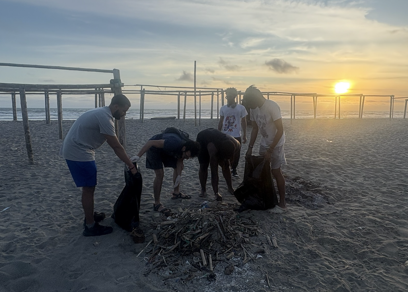 Peace by Piece community cleanups in Ecuador